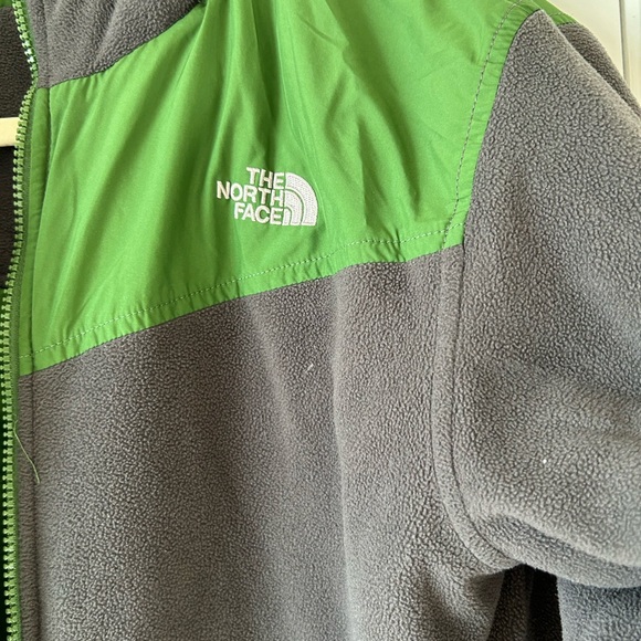 The North Face KIDS XL reversible jacket for 10-14 year olds - Picture 6 of 9
